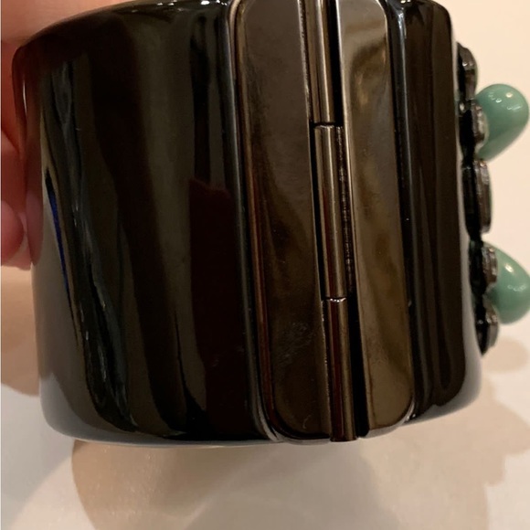 Chanel bracelet with green stones - Picture 3 of 15